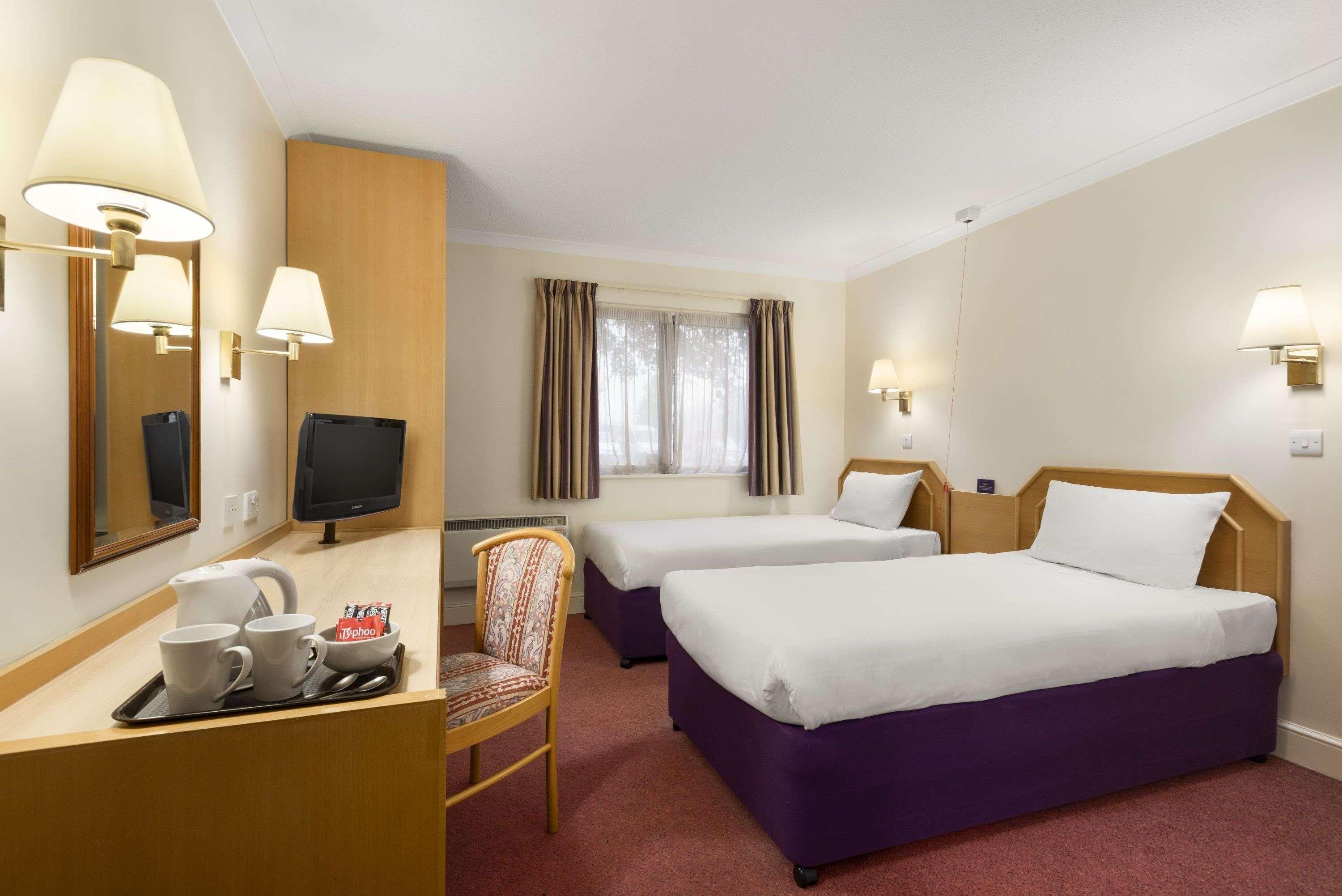 Super 8 By Wyndham Chester East Ngoại thất bức ảnh