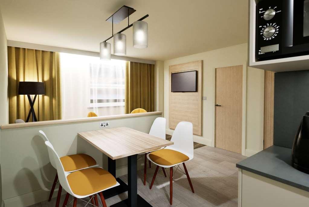 Super 8 By Wyndham Chester East Phòng bức ảnh