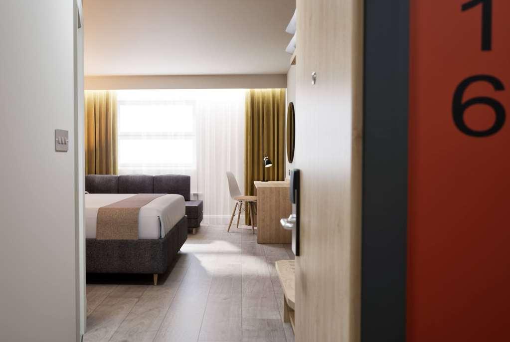Super 8 By Wyndham Chester East Phòng bức ảnh