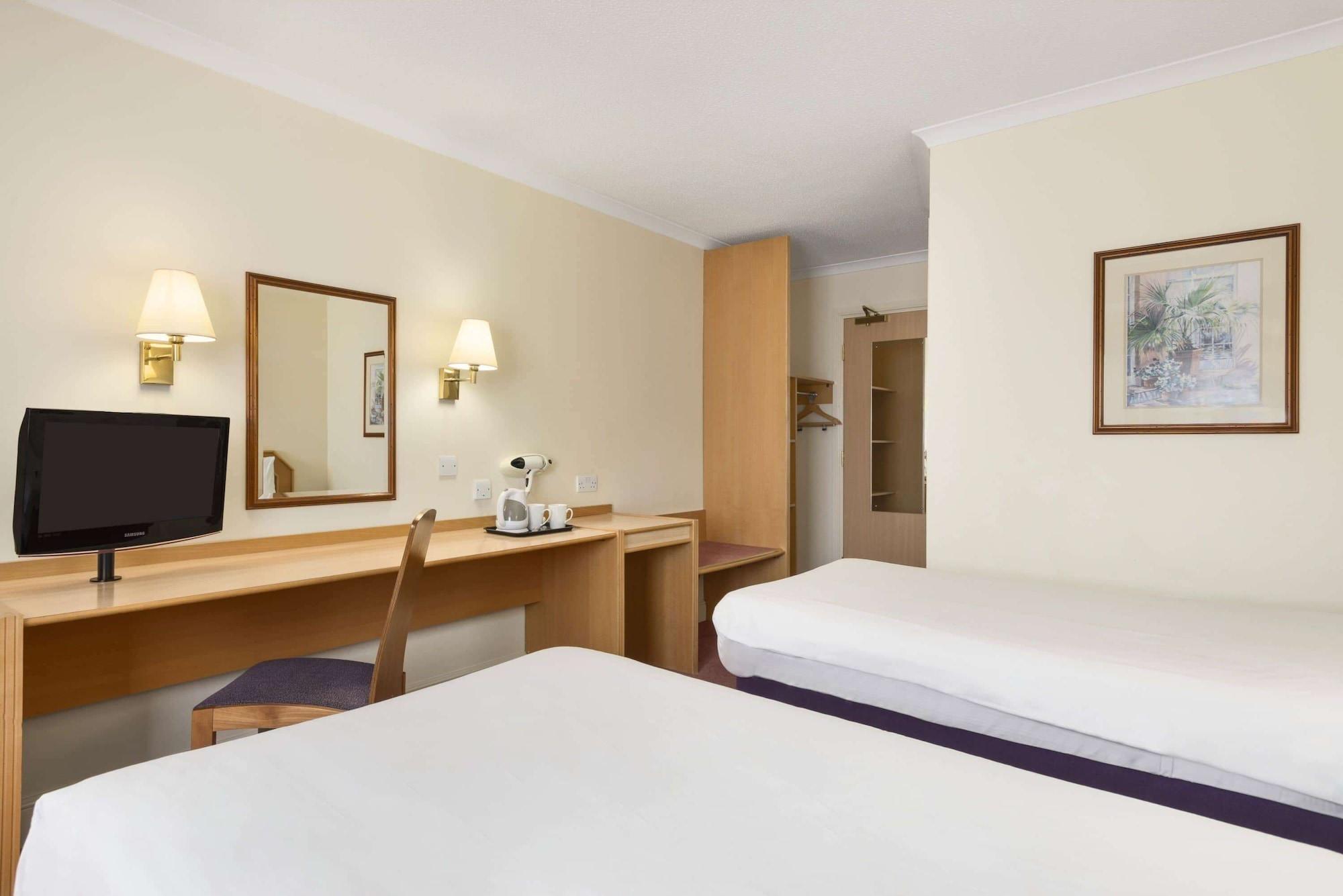 Super 8 By Wyndham Chester East Ngoại thất bức ảnh