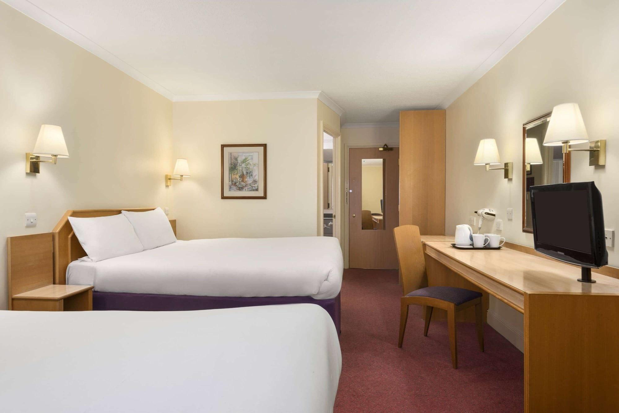 Super 8 By Wyndham Chester East Ngoại thất bức ảnh