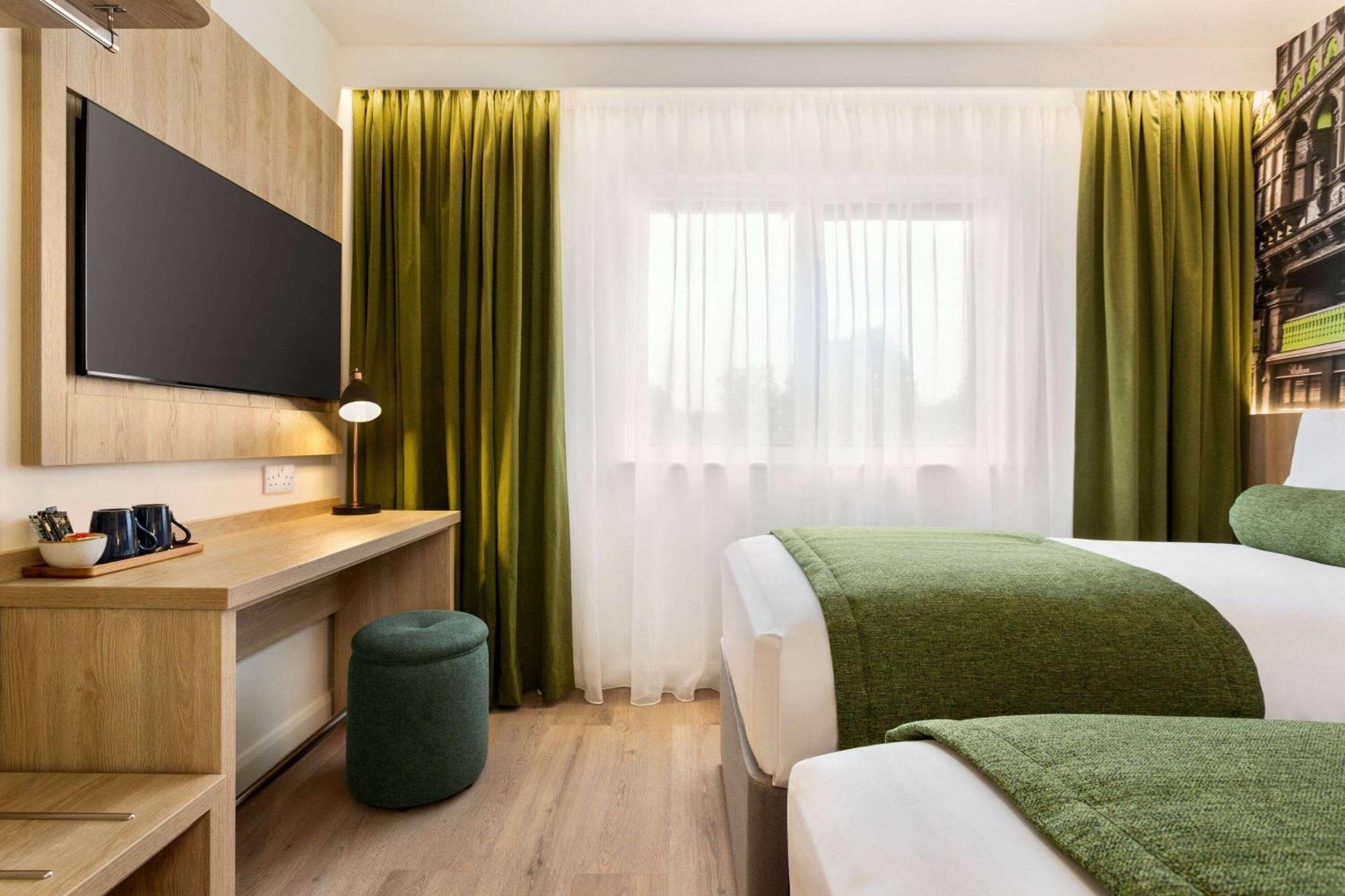 Super 8 By Wyndham Chester East Ngoại thất bức ảnh