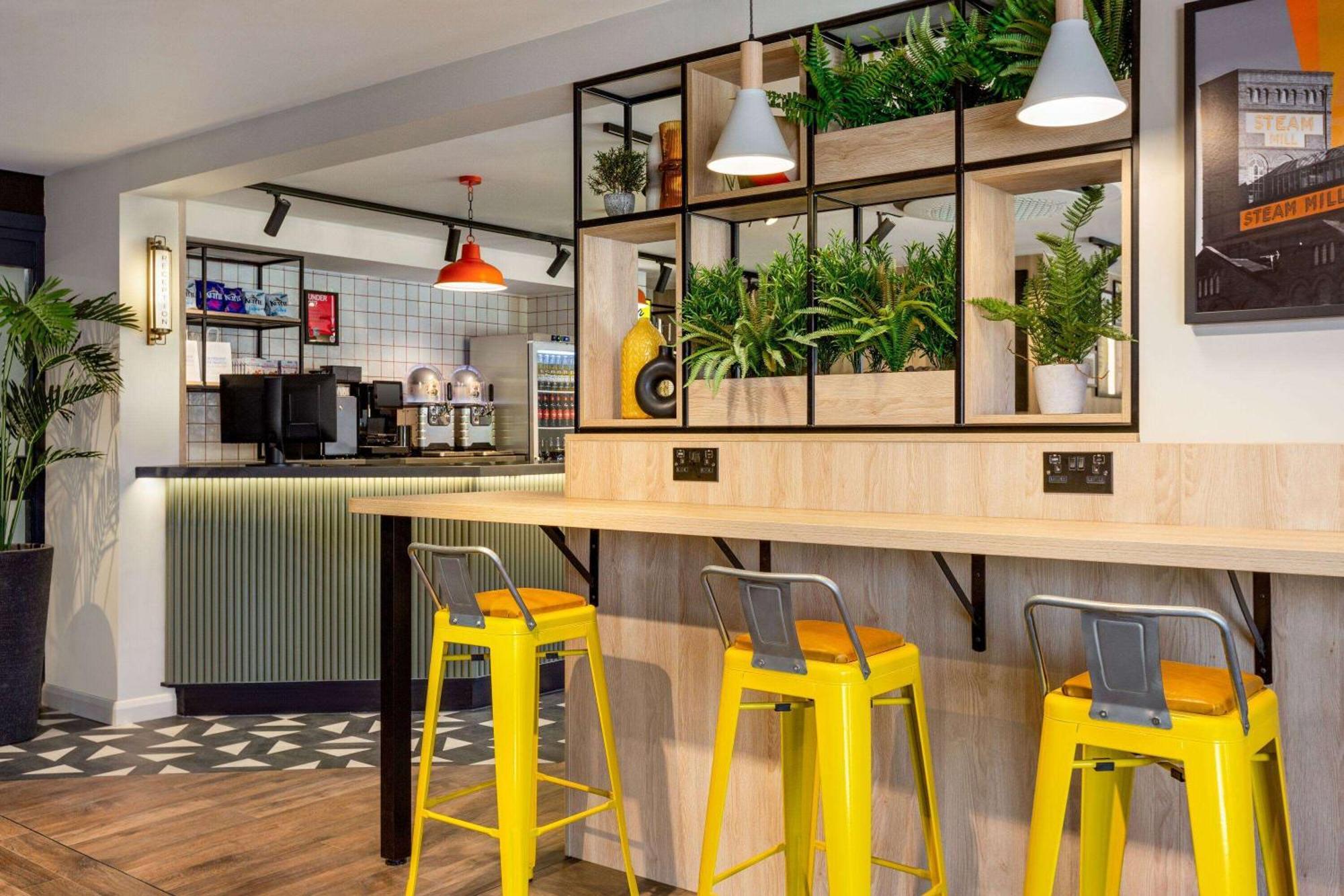 Super 8 By Wyndham Chester East Ngoại thất bức ảnh