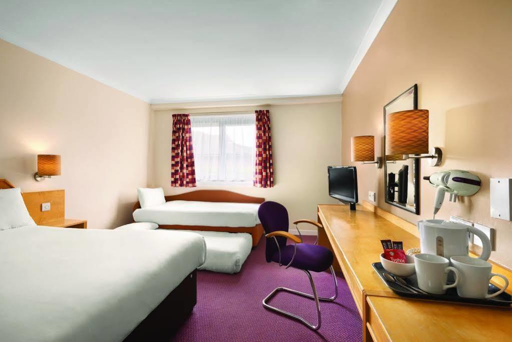 Super 8 By Wyndham Chester East Ngoại thất bức ảnh