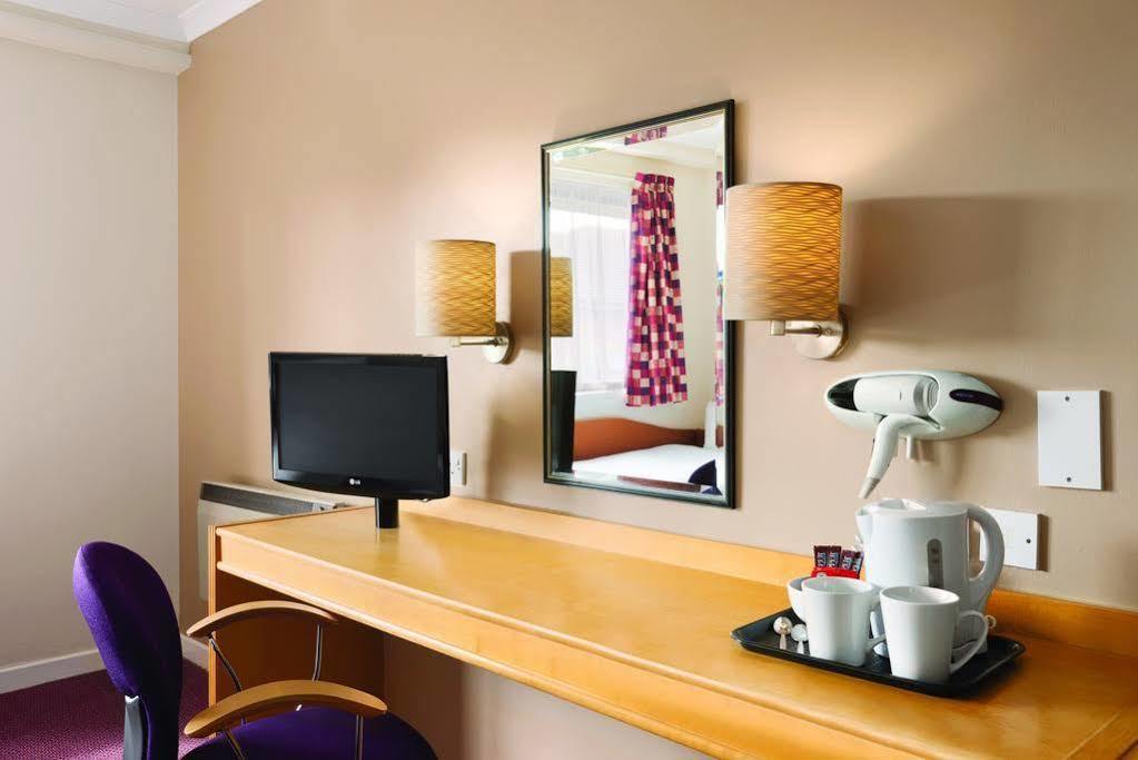 Super 8 By Wyndham Chester East Ngoại thất bức ảnh