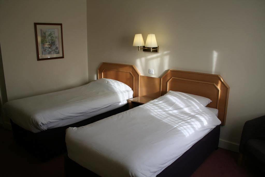 Super 8 By Wyndham Chester East Ngoại thất bức ảnh